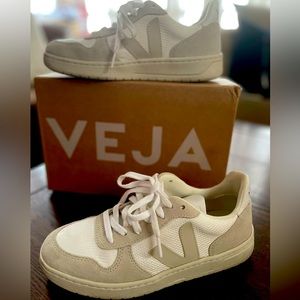 Sneakers, Brand: Veja V10, Size 8 / Euro 39, White & Tan